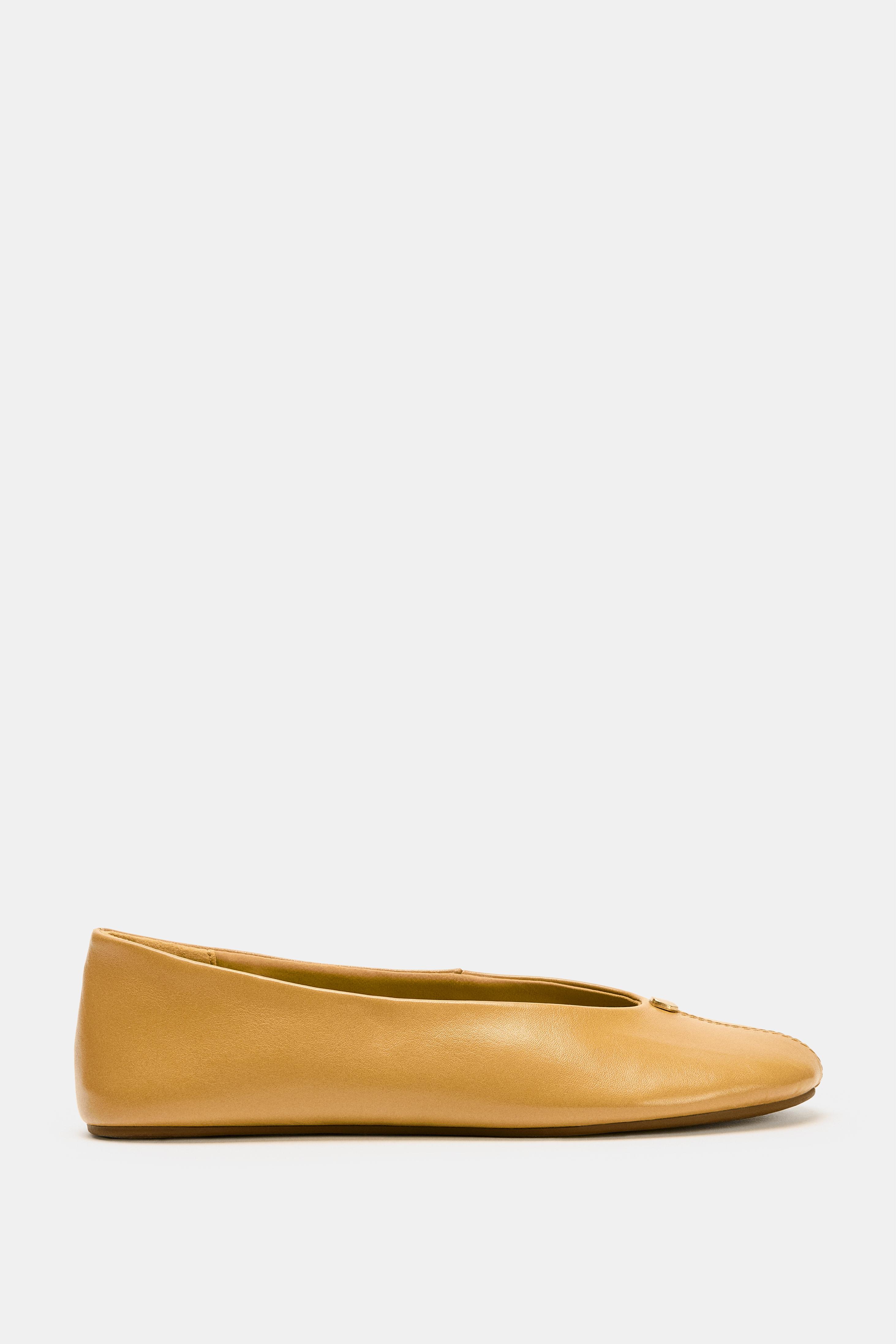 BALLERINES EN CUIR AVEC DÉTAIL MÉTALLIQUE